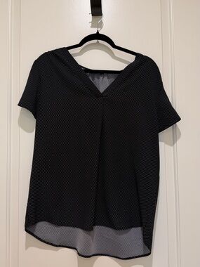 Hilary Radley Black & White Polka Dot V-Neck Short Sleeve Blouse